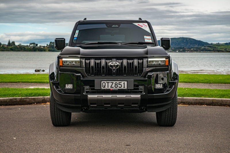 2024 Toyota Land Cruiser Prado VXL 2.8D Hybrid image 5