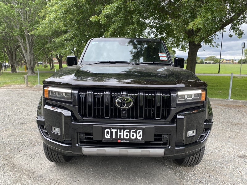 2024 Toyota Land Cruiser Prado VXL 2.8D Hybrid... image 2