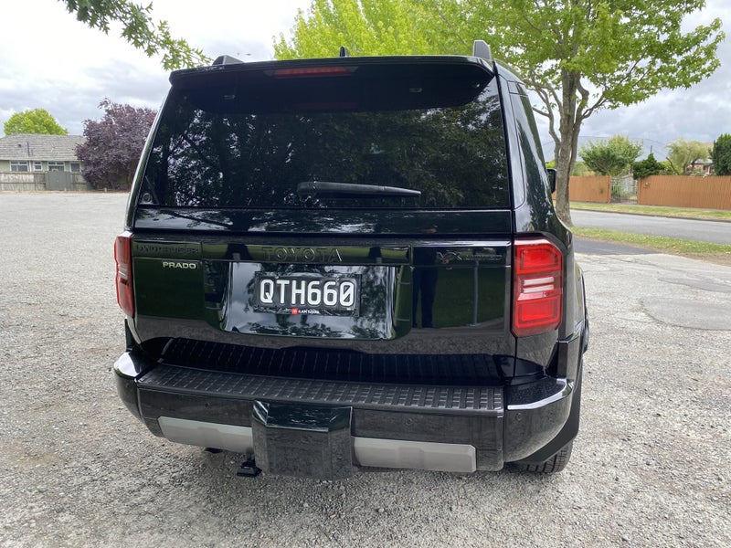 2024 Toyota Land Cruiser Prado VXL 2.8D Hybrid... image 4