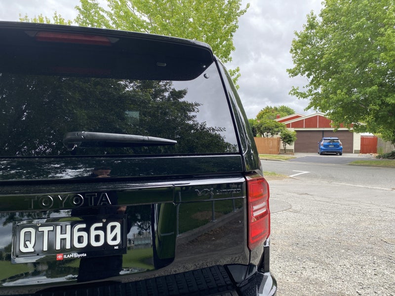 2024 Toyota Land Cruiser Prado VXL 2.8D Hybrid... image 5