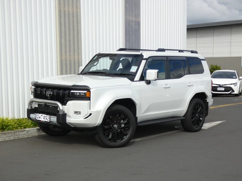 2024 Toyota Land Cruiser Prado VXL image 1