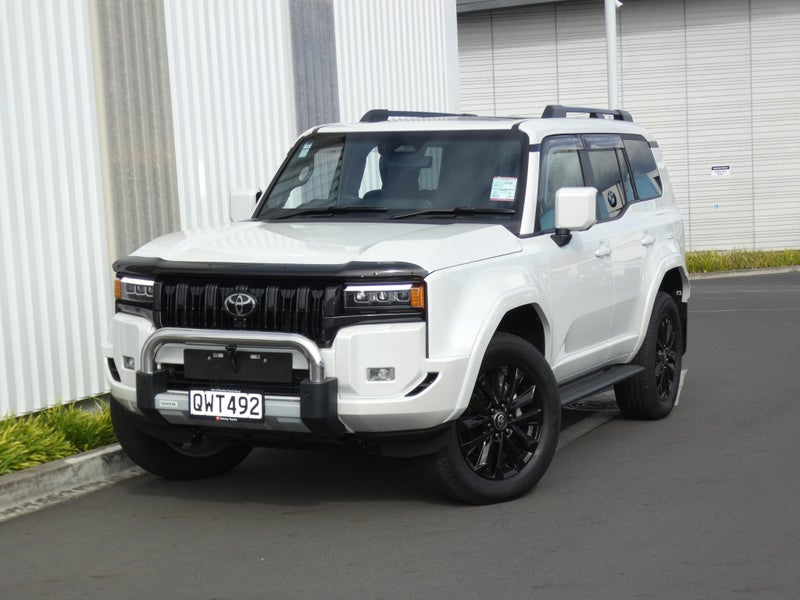2024 Toyota Land Cruiser Prado VXL image 4