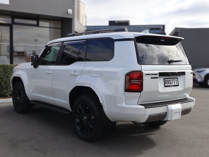 2024 Toyota Land Cruiser VX DIESEL HYBRID 4WD/4... image 5