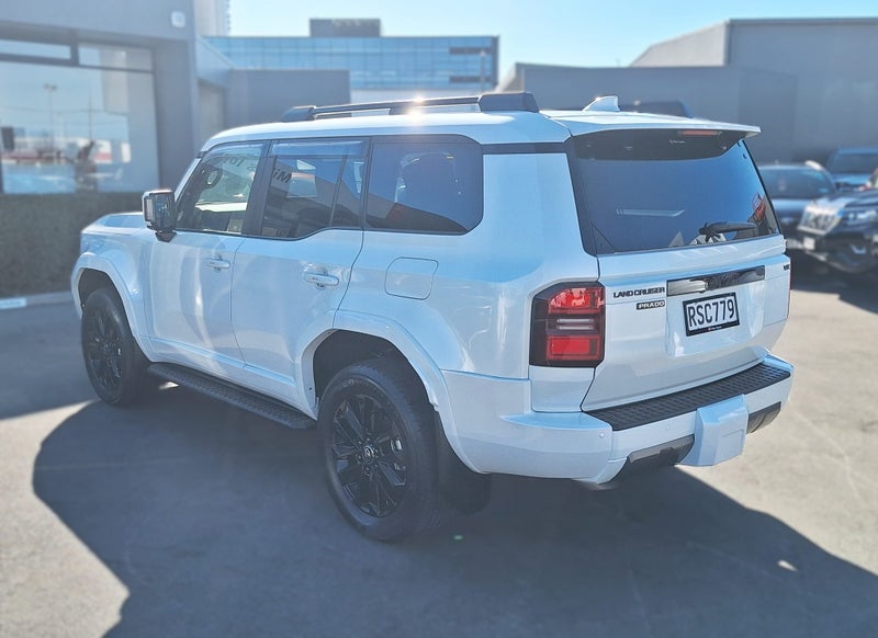 2024 Toyota Land Cruiser VX DIESEL HYBRID 4WD/4... image 5