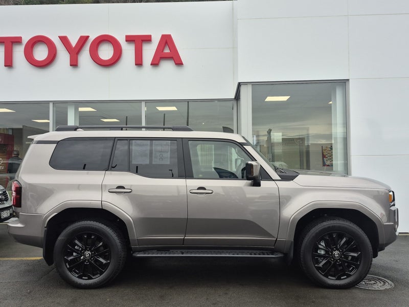 2024 Toyota Land Cruiser VX Limited 2.8DT HYB 4WD image 2
