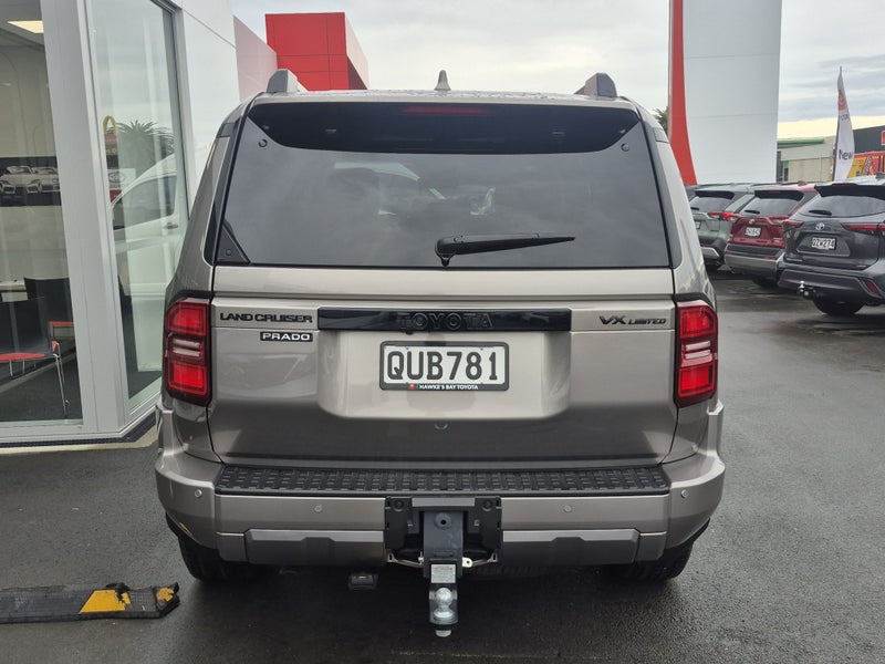 2024 Toyota Land Cruiser VX Limited 2.8DT HYB 4WD image 4