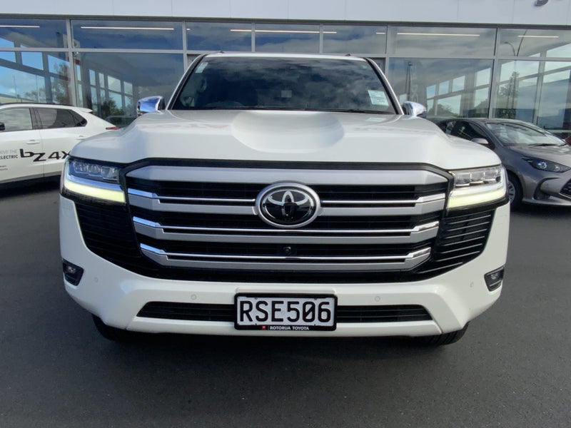 2024 Toyota Land Cruiser VX Limited 300 series... image 3