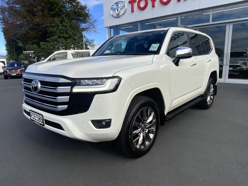 2024 Toyota Land Cruiser VX Limited 300 series... image 4