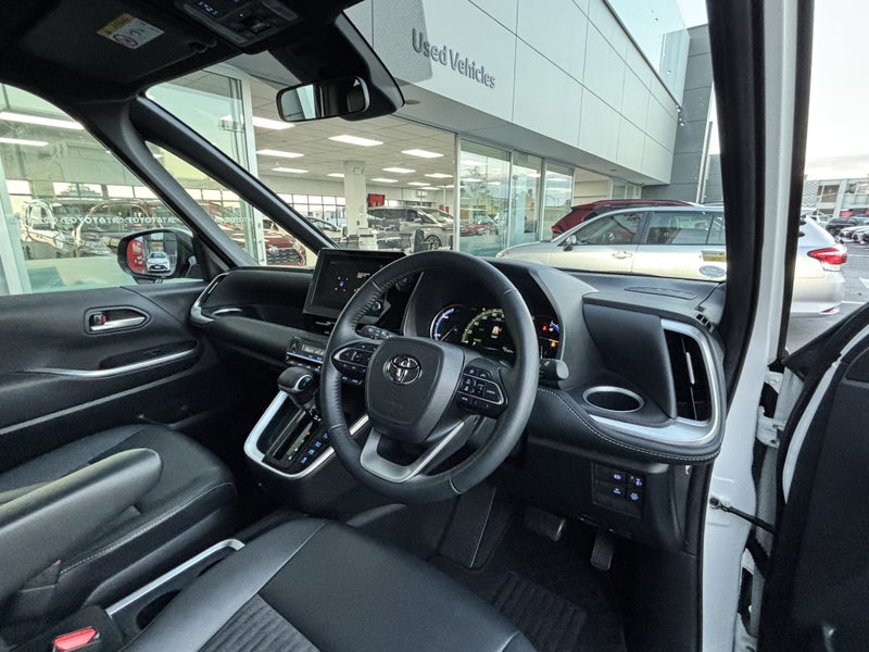 2024 Toyota Noah 1.8 HYBRID LUXURY PEOPLE MOVER image 2