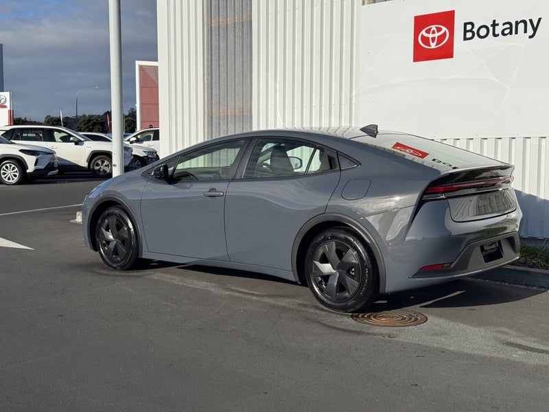 2024 Toyota Prius 1.8 Hybrid U Hatch 2WD 5 Dr C... image 5