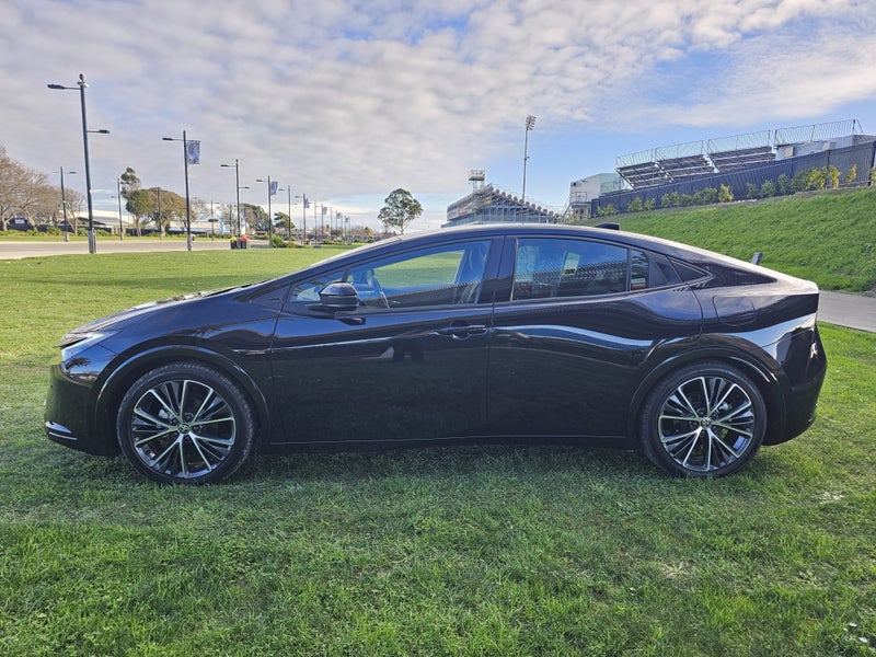 2024 Toyota Prius 2.0 Hybrid Z 5 Dr Hatch CVT 2... image 4