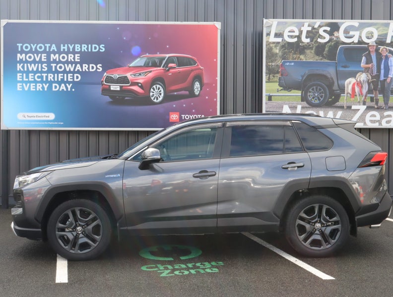 2024 Toyota RAV4 Adventure 2.5P HEV ECVT AWD SU... image 5