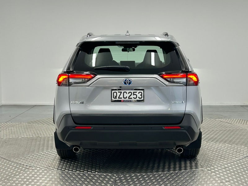 2024 Toyota RAV4 GX 2.5 Hybrid AWD image 4