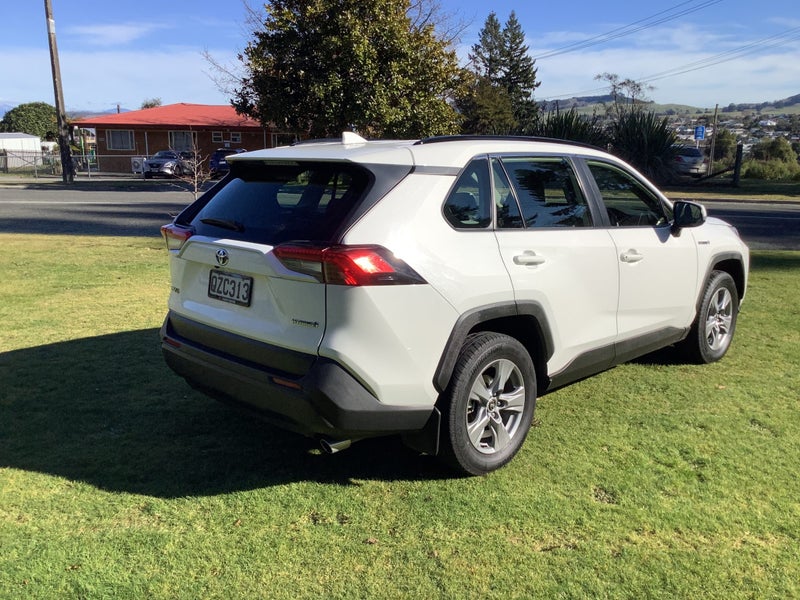 2024 Toyota RAV4 GX 2.5P AWD Hybrid Electric Ve... image 4