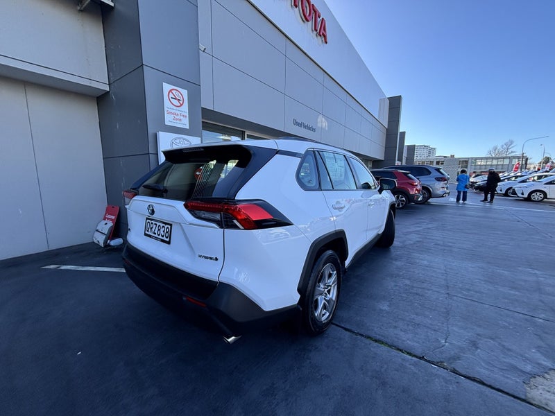 2024 Toyota RAV4 GX 2.5P HV ECVT AWD SUV/5D/5S... image 3