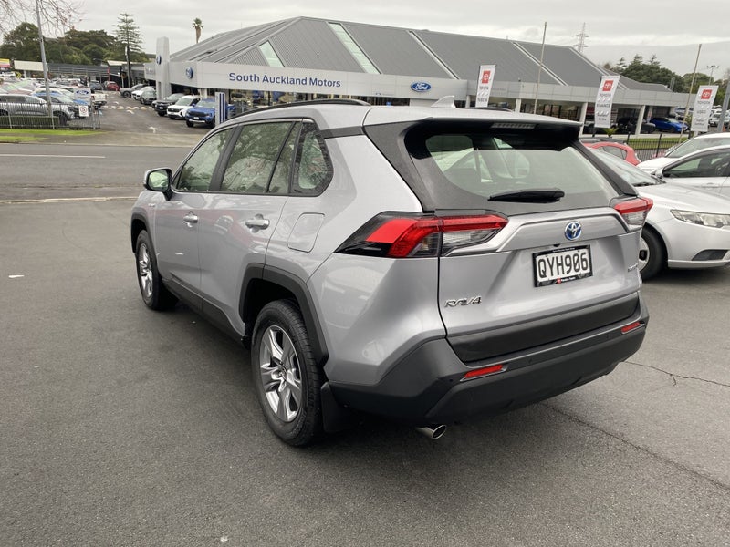 2024 Toyota RAV4 GX 2.5P Hybrid image 5