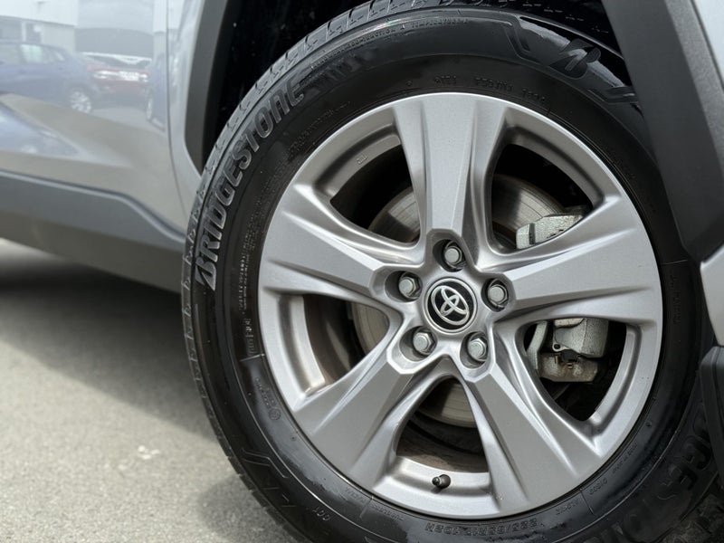 2024 Toyota RAV4 GX 2.5P Hybrid image 3