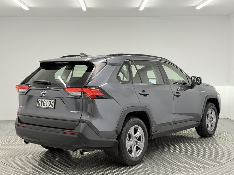 2024 Toyota RAV4 GX 2.5P Hybrid image 3