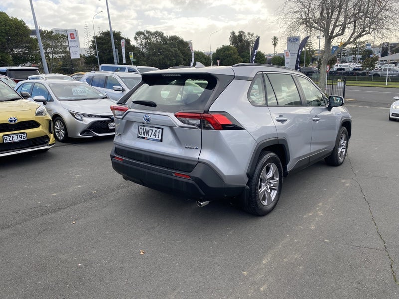 2024 Toyota RAV4 GX 2.5P Hybrid image 2