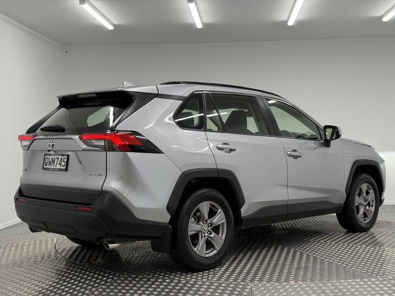 2024 Toyota RAV4 GX 2.5P Hybrid image 3