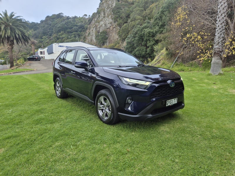 2024 Toyota RAV4 GX 2.5P Hybrid image 3