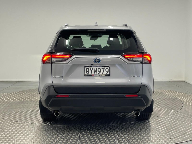 2024 Toyota RAV4 GX 2.5P Hybrid AWD image 4