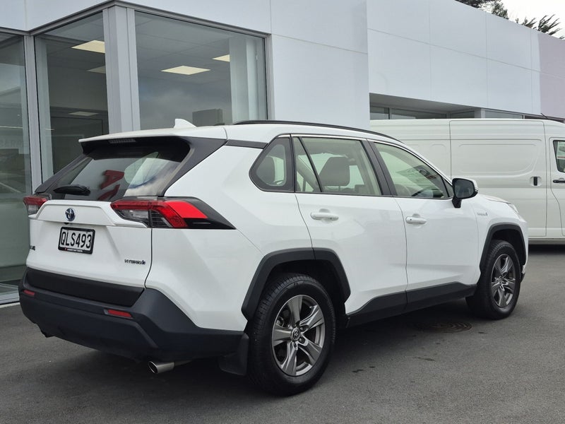 2024 Toyota RAV4 GX 2.5P HYBRID AWD image 3
