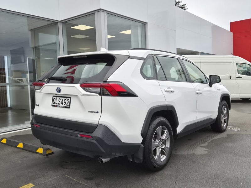 2024 Toyota RAV4 GX 2.5P HYBRID AWD image 3