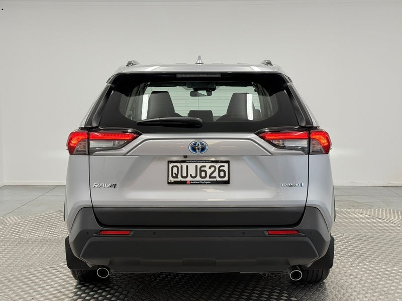 2024 Toyota RAV4 GX 2.5P Hybrid AWD image 4