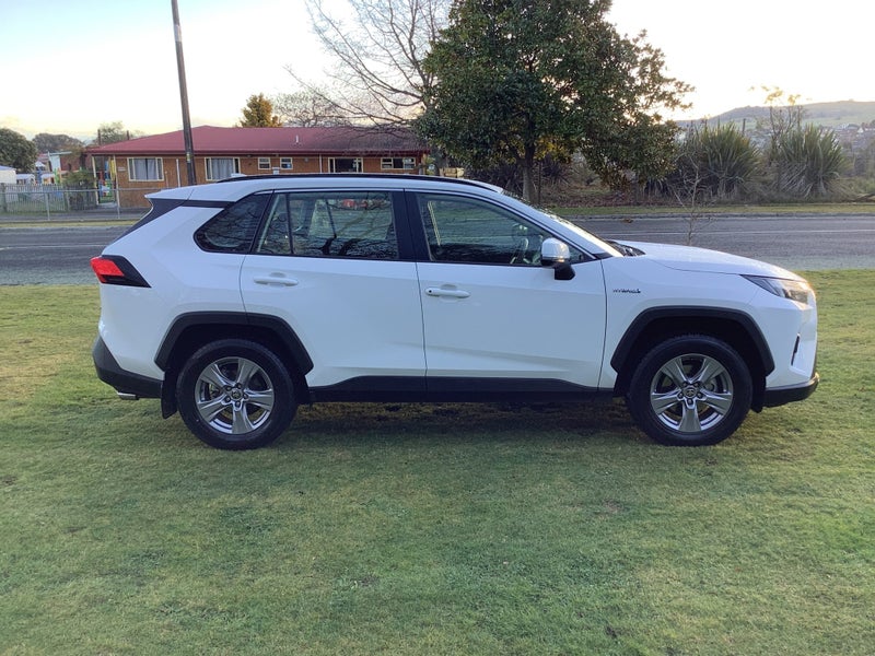 2024 Toyota RAV4 GX 2.5P Hybrid Electric Vehicle image 4