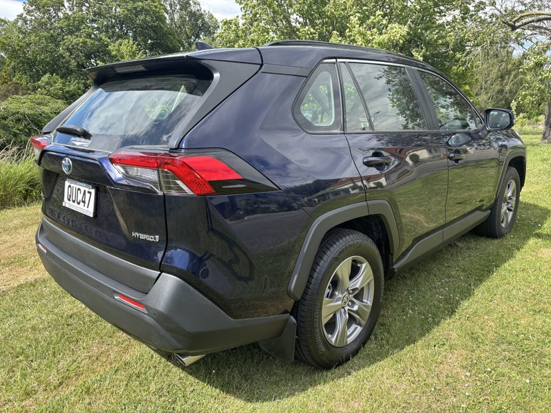 2024 Toyota RAV4 GX AWD Hybrid image 3