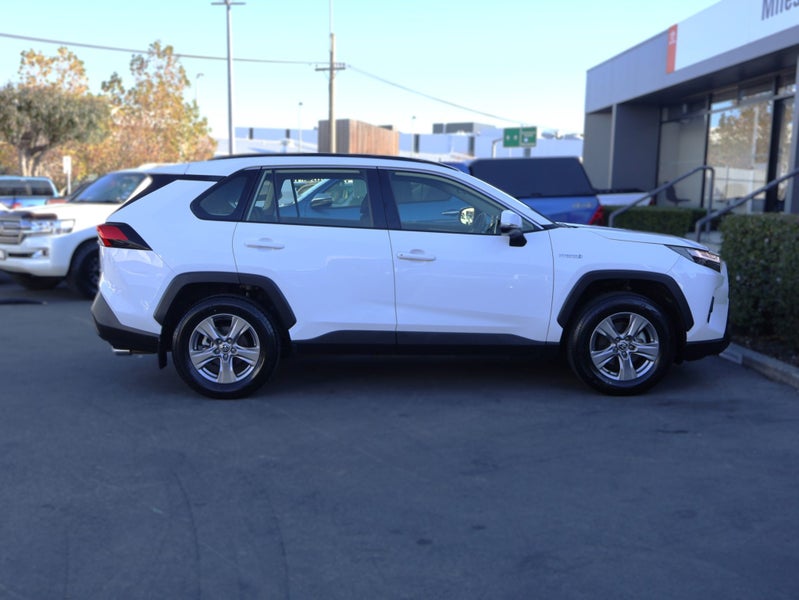 2024 Toyota RAV4 GX HYBRID AWD/4WD, Push Start image 4