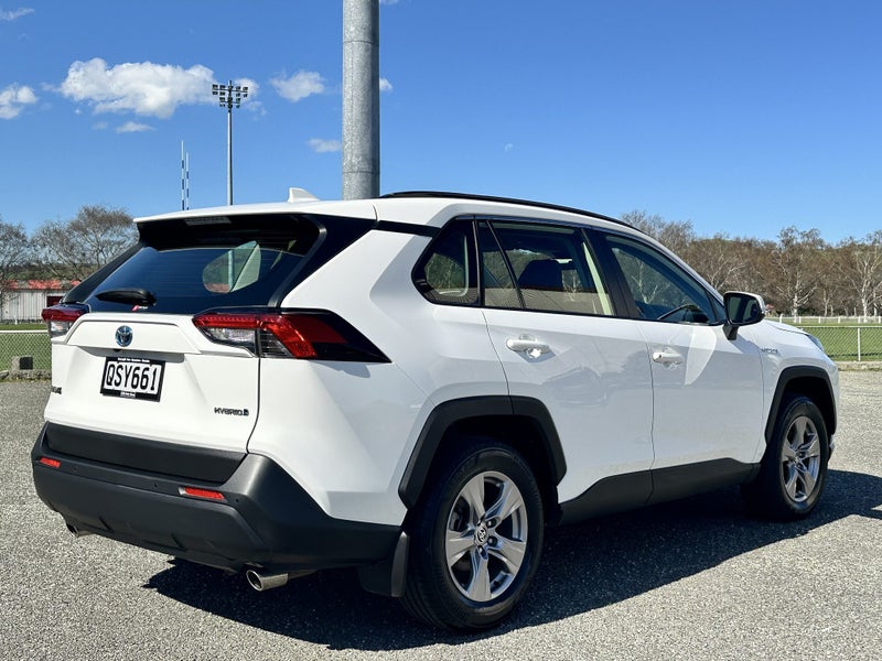2024 Toyota RAV4 GX Hybrid AWD image 3