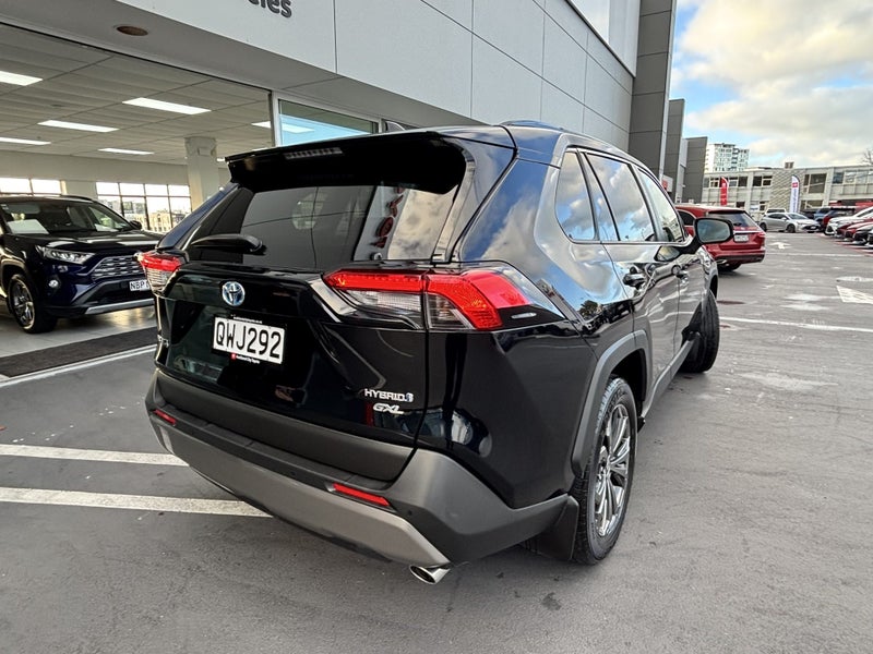 2024 Toyota RAV4 GXL 2.5 HYBRID POPULAR SUV image 3