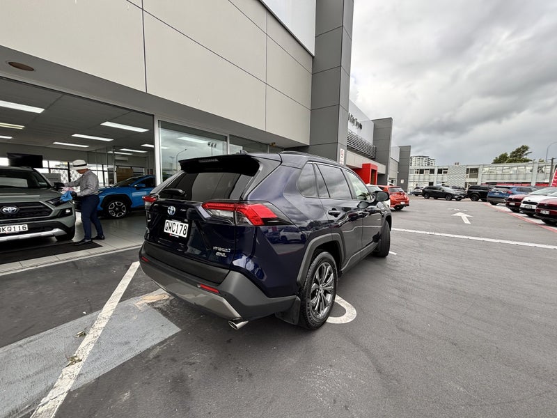 2024 Toyota RAV4 GXL 2.5 HYBRID POPULAR SUV image 3