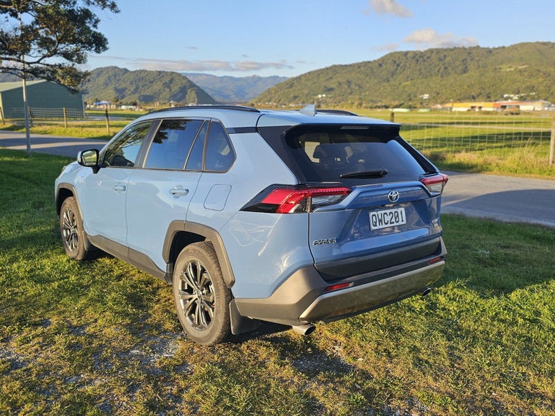 2024 Toyota RAV4 GXL 2.5P HV ECVT AWD SUV/5D/5S image 3