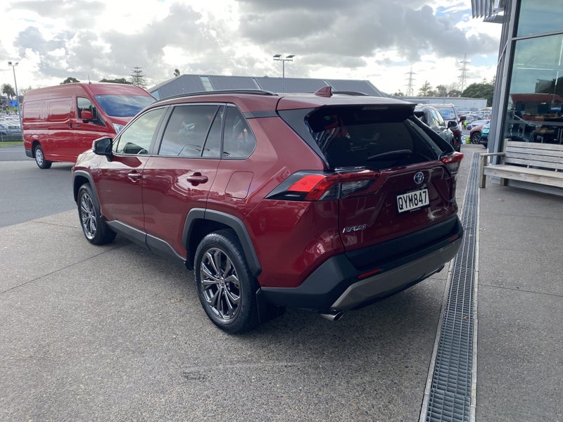 2024 Toyota RAV4 GXL 2.5P Hybrid AWD SUV image 3