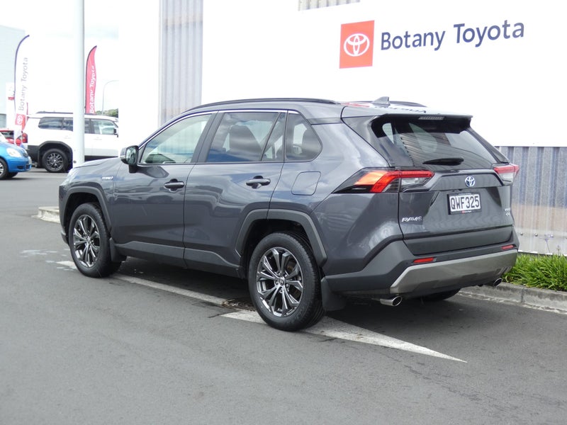 2024 Toyota RAV4 GXL image 2