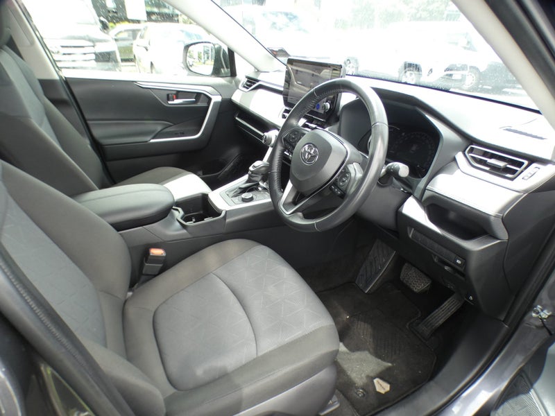 2024 Toyota RAV4 GXL image 3