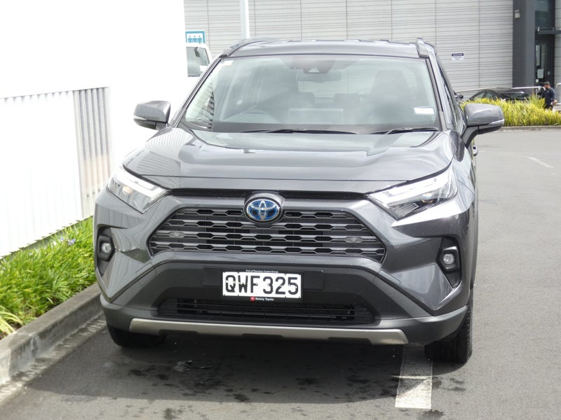 2024 Toyota RAV4 GXL image 4