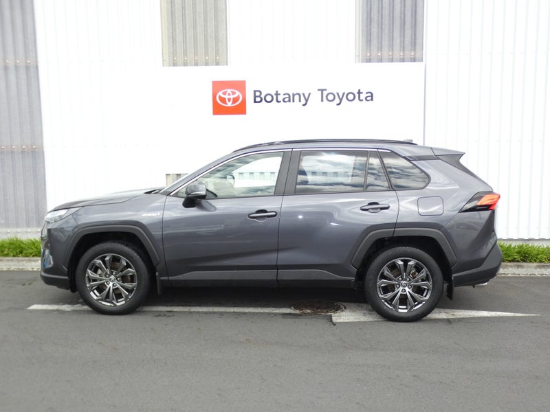 2024 Toyota RAV4 GXL image 5