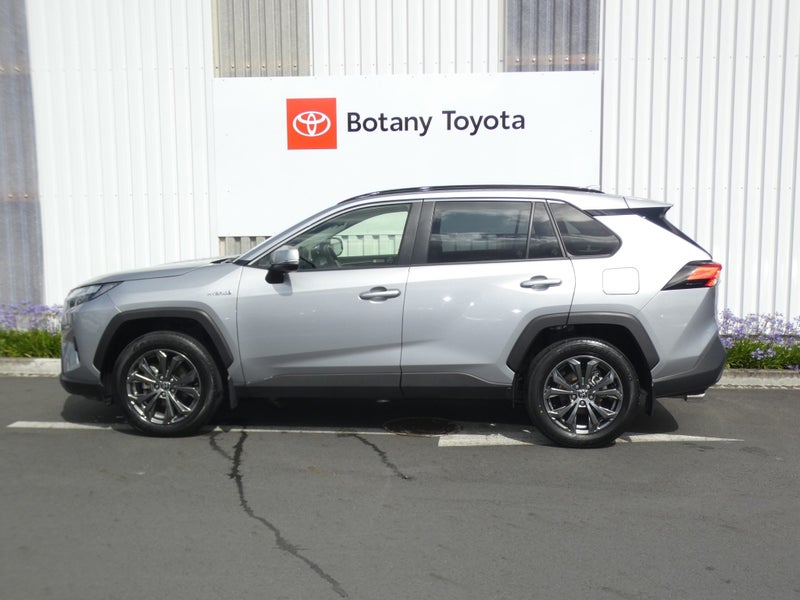 2024 Toyota RAV4 GXL Hybrid image 5