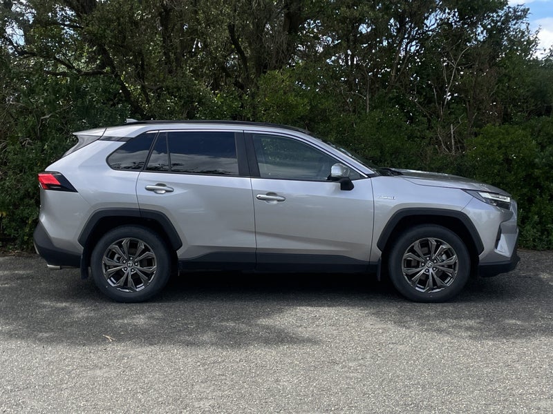 2024 Toyota RAV4 GXL Hybrid AWD image 3