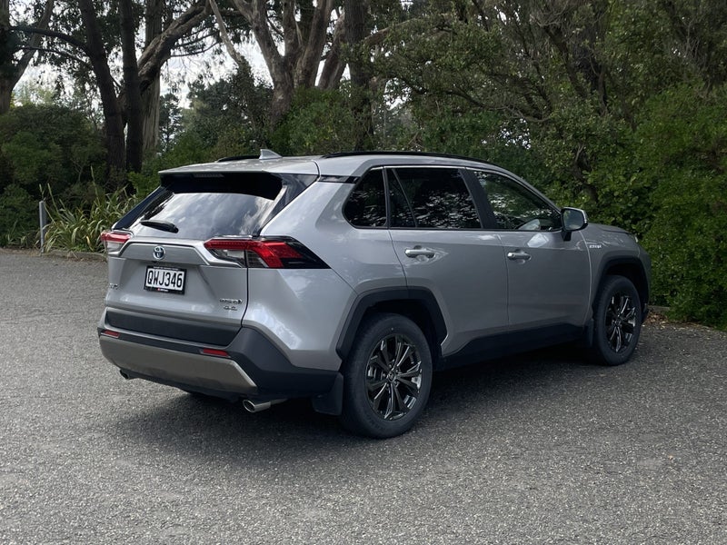 2024 Toyota RAV4 GXL Hybrid AWD image 4