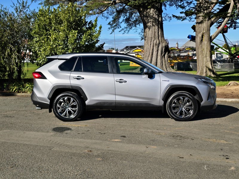 2024 Toyota RAV4 GXL Hybrid AWD image 2