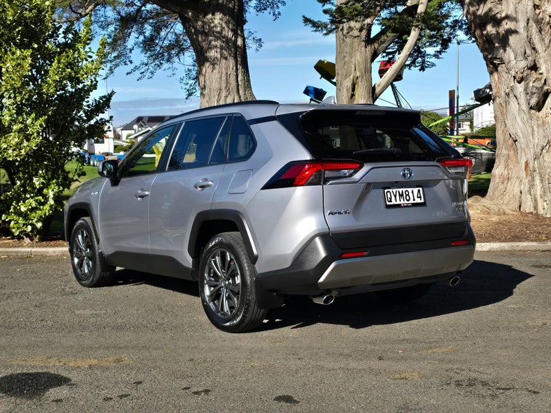 2024 Toyota RAV4 GXL Hybrid AWD image 5