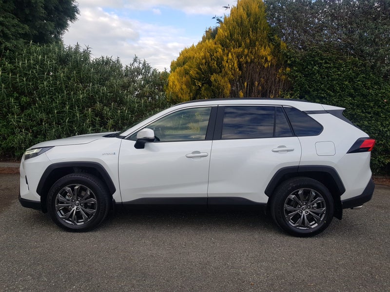 2024 Toyota RAV4 GXL Hybrid AWD image 4