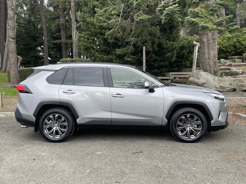2024 Toyota RAV4 GXL Hybrid AWD image 3