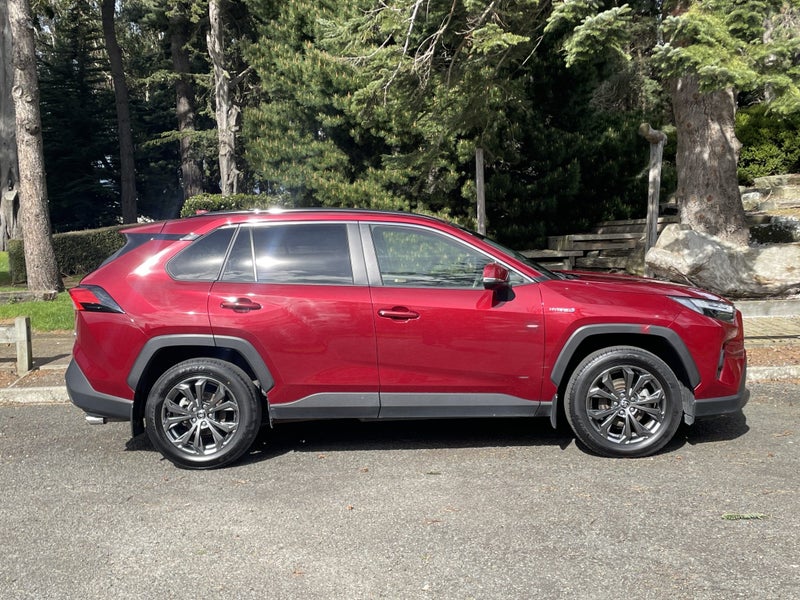 2024 Toyota RAV4 GXL Hybrid AWD image 3
