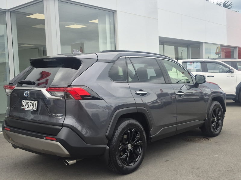 2024 Toyota RAV4 Limited 2.5P AWD HYBRID Auto image 3